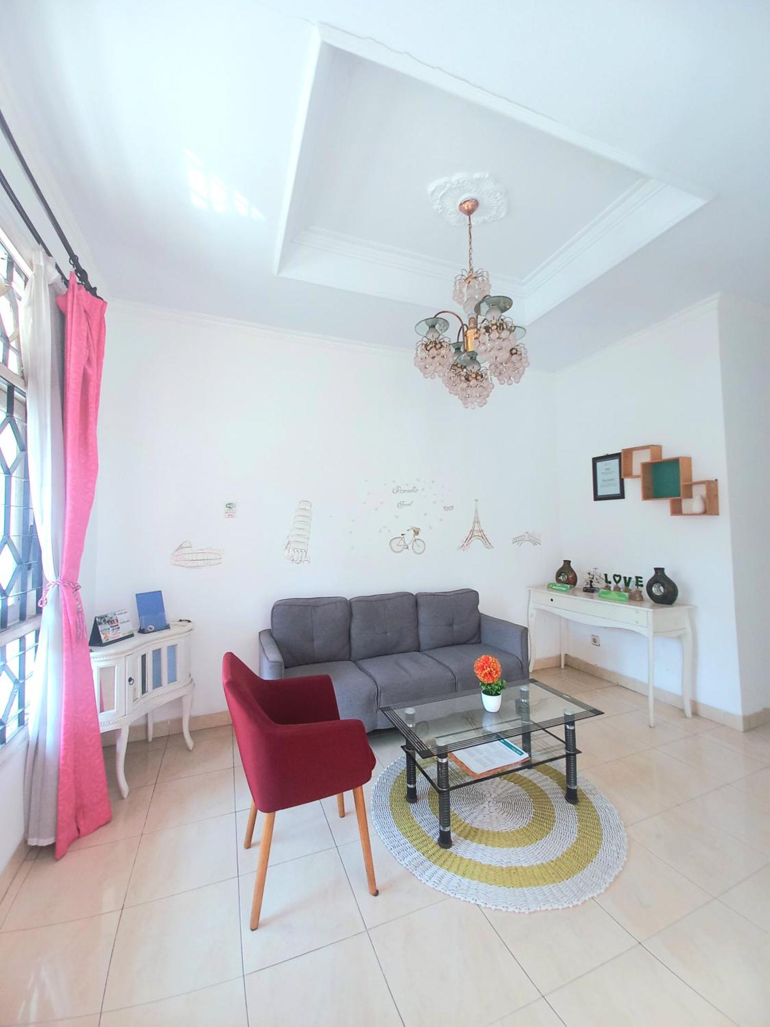 Homestay Jogja Dekat Gembiraloka By Simply Homy Yogyakarta Exterior photo