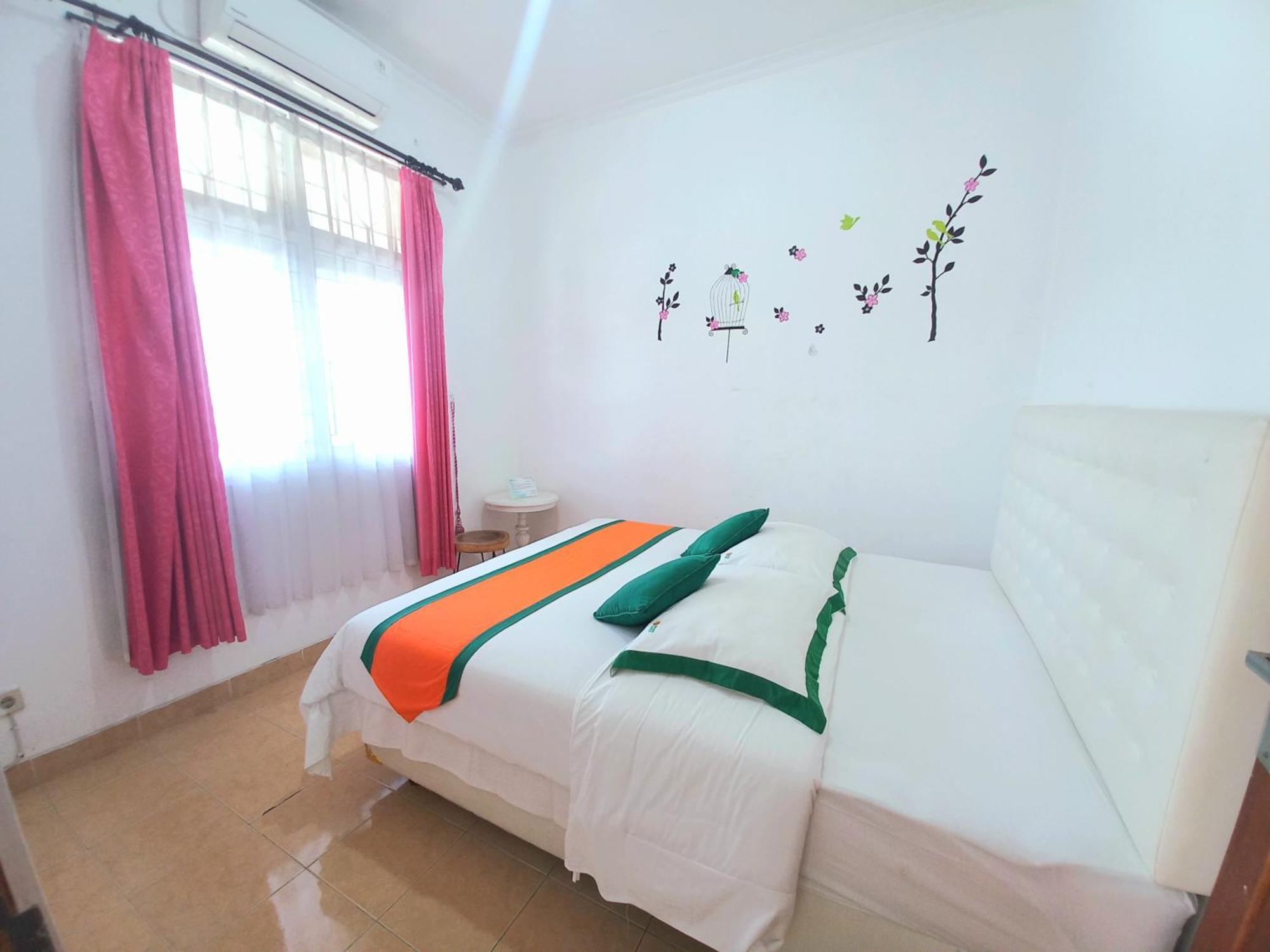 Homestay Jogja Dekat Gembiraloka By Simply Homy Yogyakarta Exterior photo